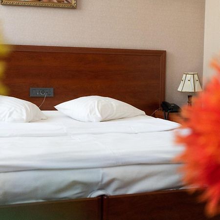 Park Avenue Hotel יירבאן מראה חיצוני תמונה