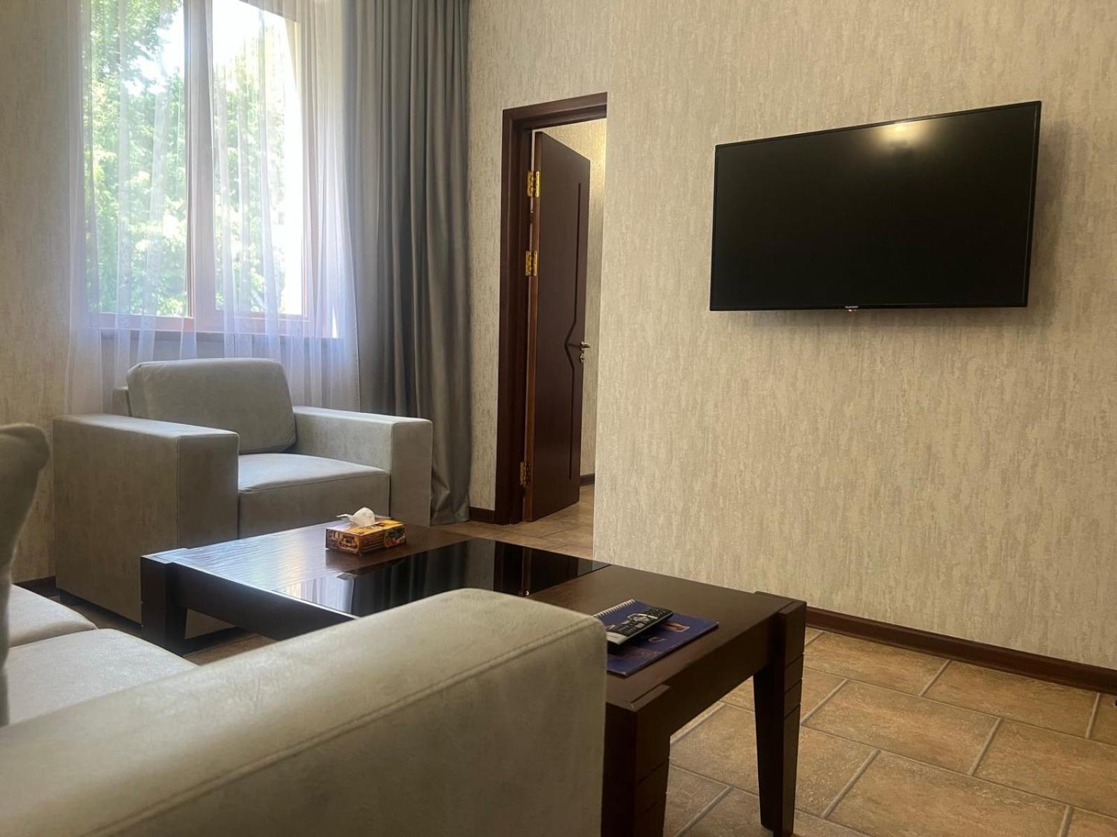 Park Avenue Hotel יירבאן מראה חיצוני תמונה