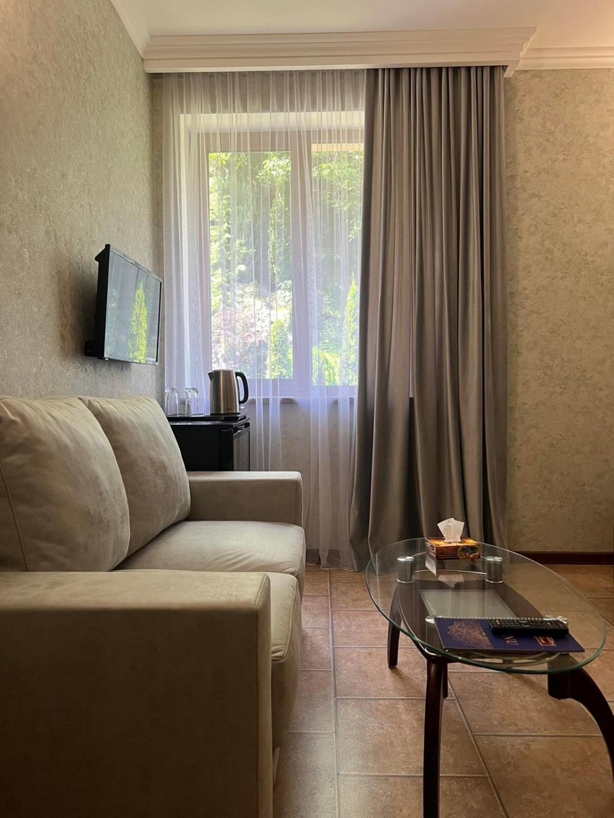 Park Avenue Hotel יירבאן מראה חיצוני תמונה