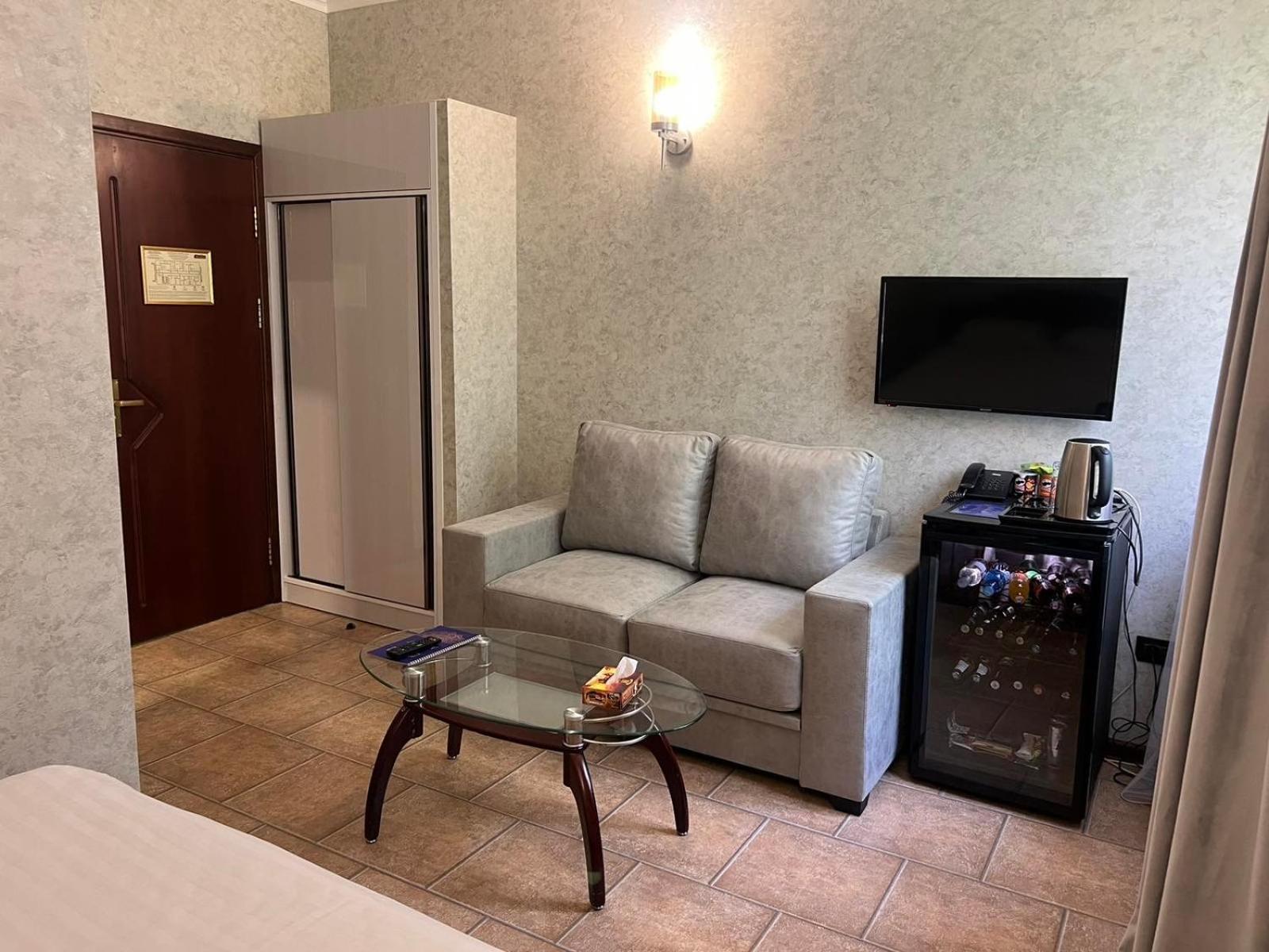 Park Avenue Hotel יירבאן מראה חיצוני תמונה