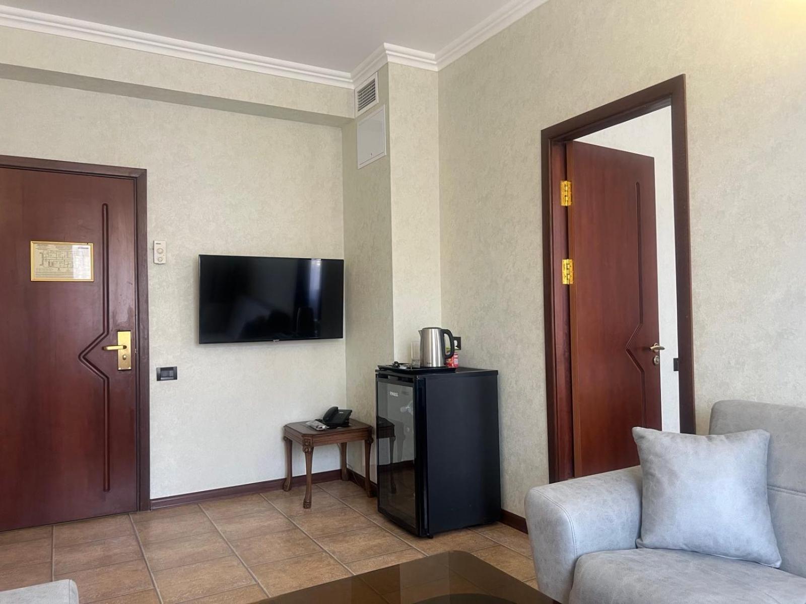 Park Avenue Hotel יירבאן מראה חיצוני תמונה