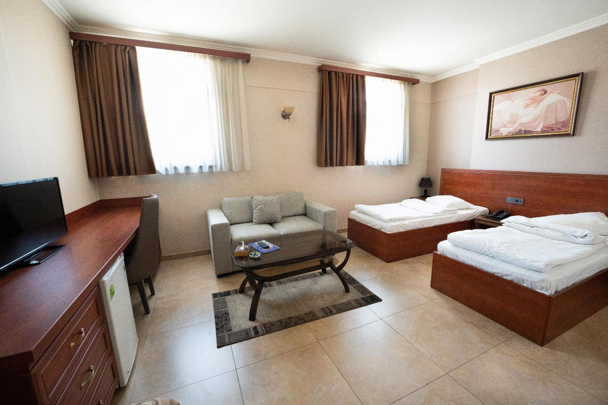 Park Avenue Hotel יירבאן מראה חיצוני תמונה