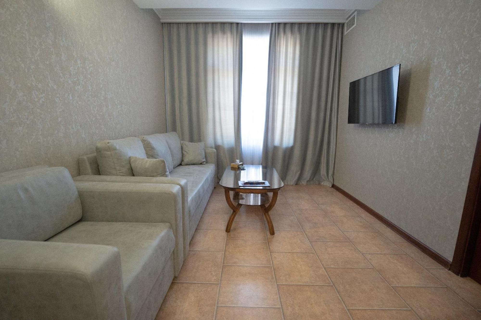 Park Avenue Hotel יירבאן מראה חיצוני תמונה