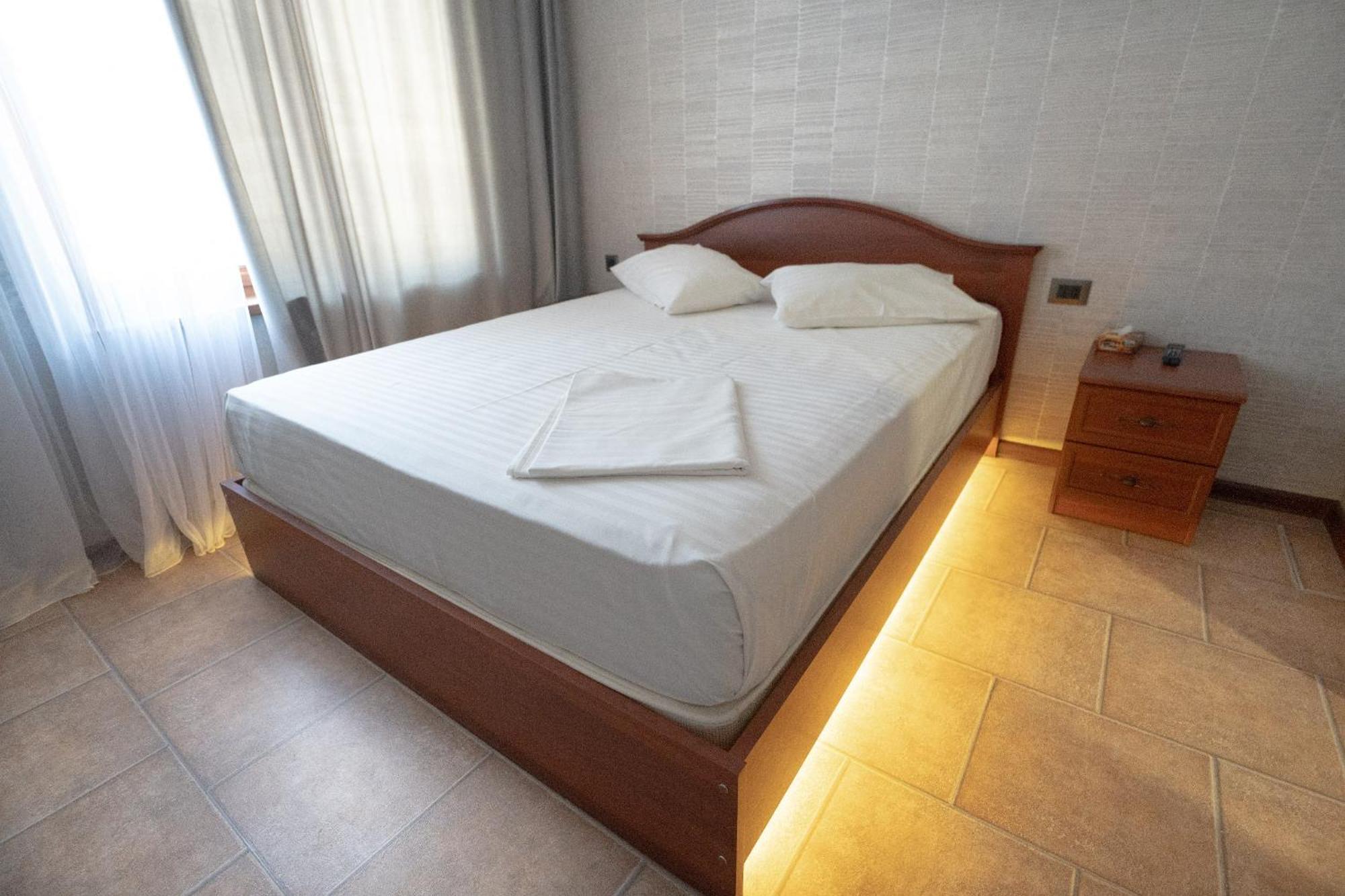 Park Avenue Hotel יירבאן מראה חיצוני תמונה