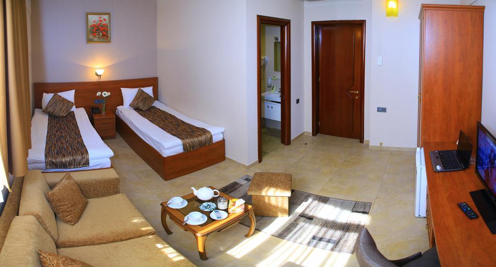 Park Avenue Hotel יירבאן מראה חיצוני תמונה