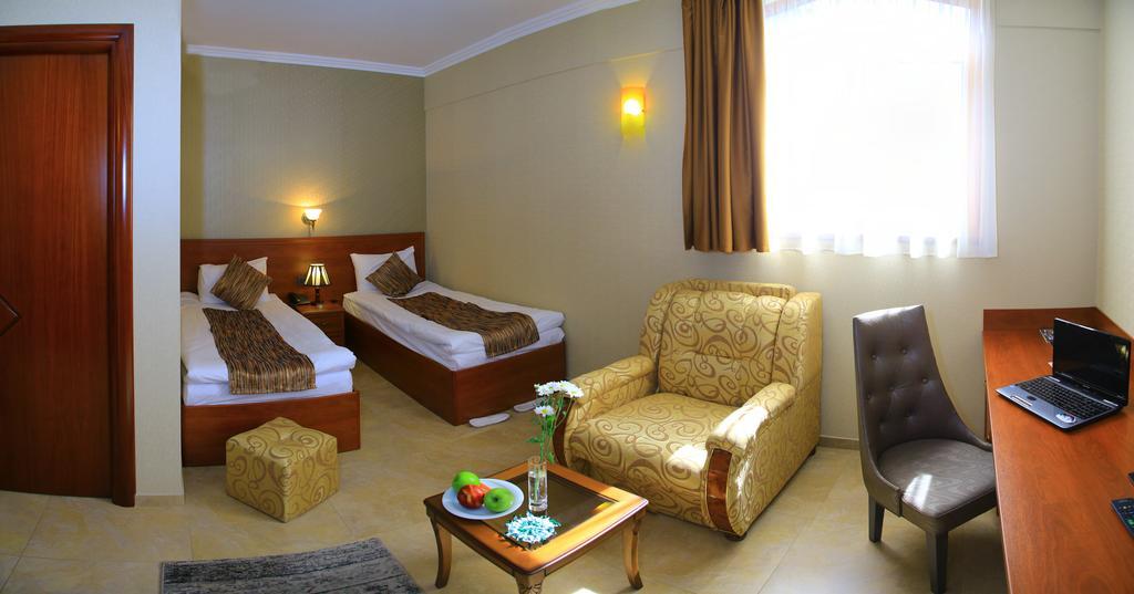 Park Avenue Hotel יירבאן מראה חיצוני תמונה