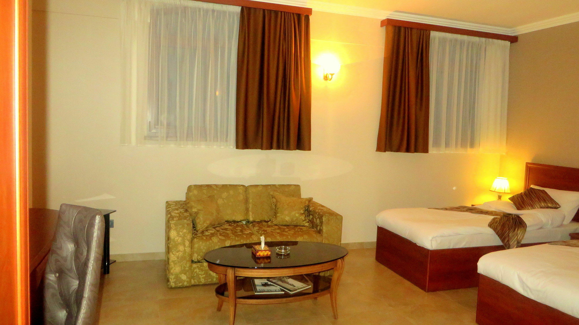 Park Avenue Hotel יירבאן מראה חיצוני תמונה