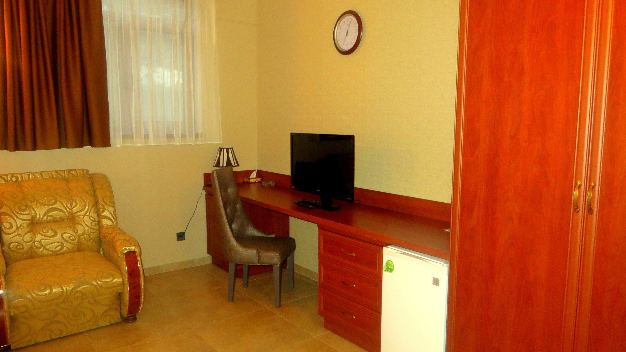 Park Avenue Hotel יירבאן מראה חיצוני תמונה