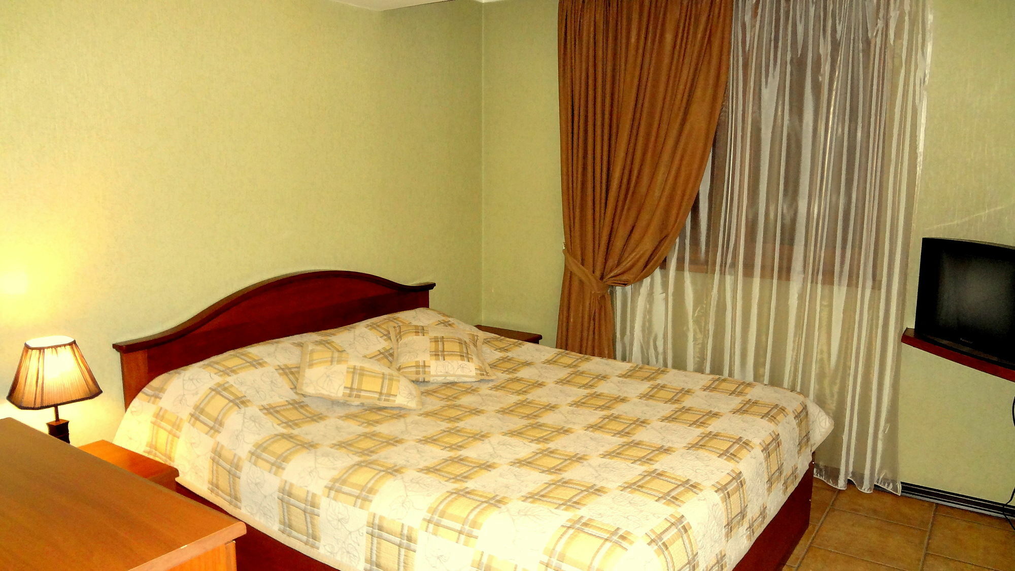 Park Avenue Hotel יירבאן מראה חיצוני תמונה